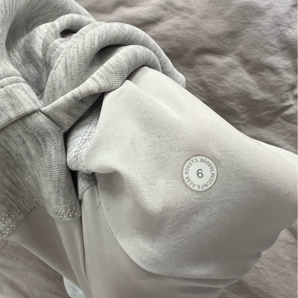 Lululemon cropped sweatpants - Picture 5 of 7